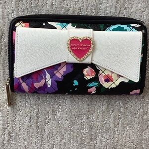 Betsey Johnson White Bow Floral Zip Around Wallet